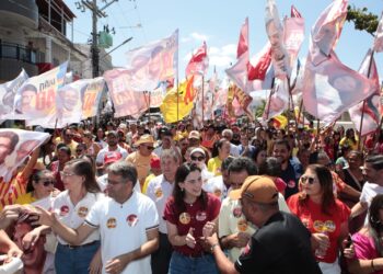 Sandrinho realizou caminhada com Maria Arraes em Afogados