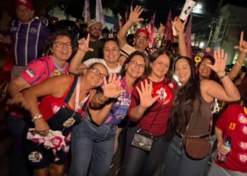Time de Zeca toma as ruas de Arcoverde liderada por Nerianny em apoio à reeleição de Lula