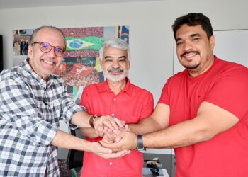 Ao lado de Fernando Dueire, Humberto recebe apoio do prefeito de Cabrobó