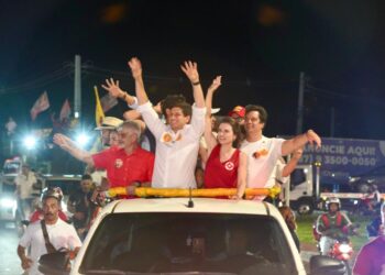 Humberto participa de carreata ao lado de João Campos e Marília e debate propostas para Petrolina