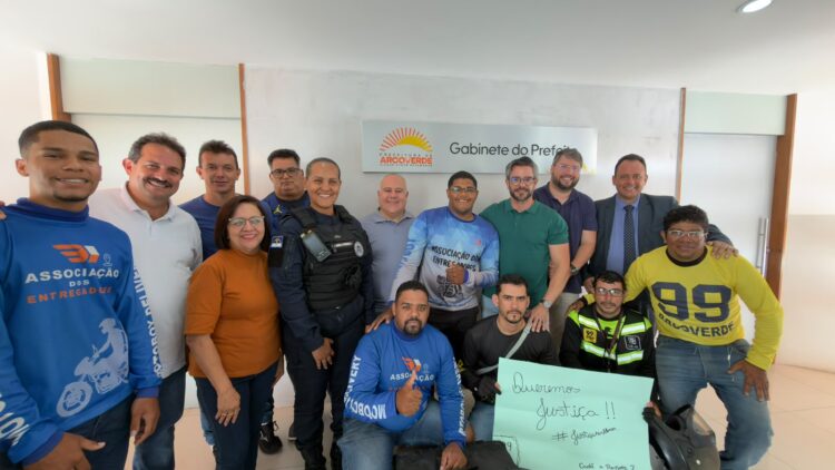 Prefeitura reforça compromisso com segurança no trânsito de Arcoverde em encontro com motociclistas de aplicativos