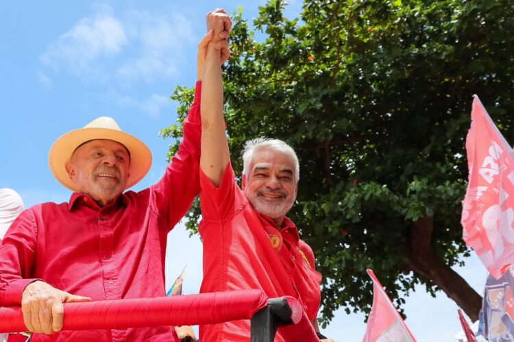 Em grande ato ao lado de Lula, Humberto projeta vitória da Frente Popular em Pernambuco