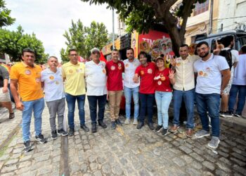 Luciano Torres participa da Caminhada da Vitória com Lula e João Campos ao lado de Diogo Moraes e lideranças de Ingazeira