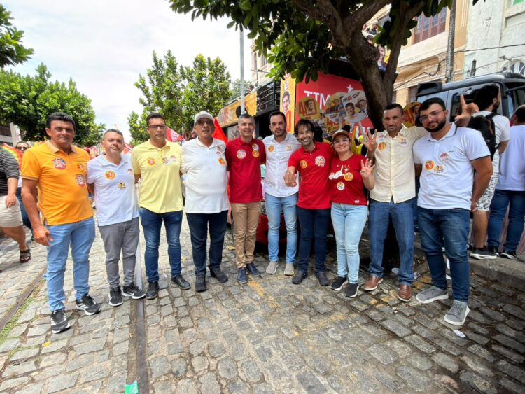 Luciano Torres participa da Caminhada da Vitória com Lula e João Campos ao lado de Diogo Moraes e lideranças de Ingazeira