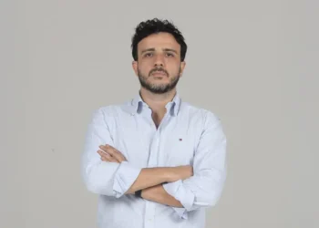 Renan Santos descarta apoio a Flávio e diz que, se fosse votar em “bandido”, escolheria Lula
