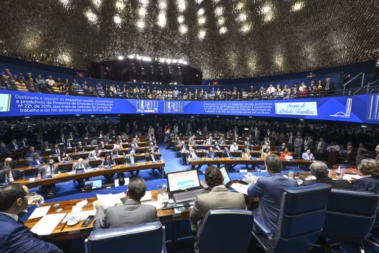 Senado aprova PEC que acaba com a escala 6×1; texto segue para promulgação