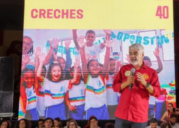 Humberto reforça compromisso com a educação em ato da Frente Popular no Recife