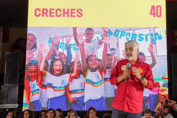 Humberto reforça compromisso com a educação em ato da Frente Popular no Recife
