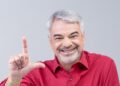 Humberto Costa vota às 11h13 deste domingo (4), em Boa Viagem, no Recife