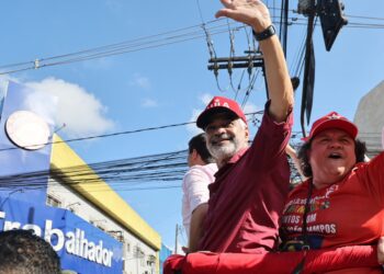 Na reta final da campanha, Humberto leva a força da Frente Popular às ruas da Região Metropolitana do Recife