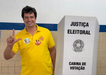 Lucas Ramos exerce direito de voto em Petrolina ao lado da família e reafirma compromisso com o Sertão