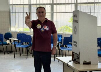 Zeca vota em Arcoverde confiante na vitória de Raquel, Marcelo e Gustavo: “Arcoverde precisa continuar tendo voz”