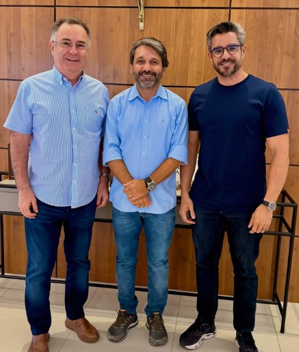 Após vitórias eleitorais, Zeca Cavalcanti amplia protagonismo político com eleição para a presidência da Câmara