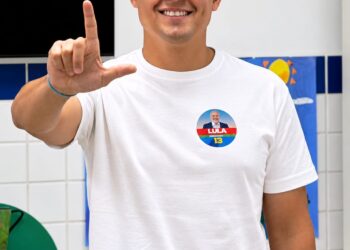 Victor Marques vota na Torre e ressalta processo democrático no país