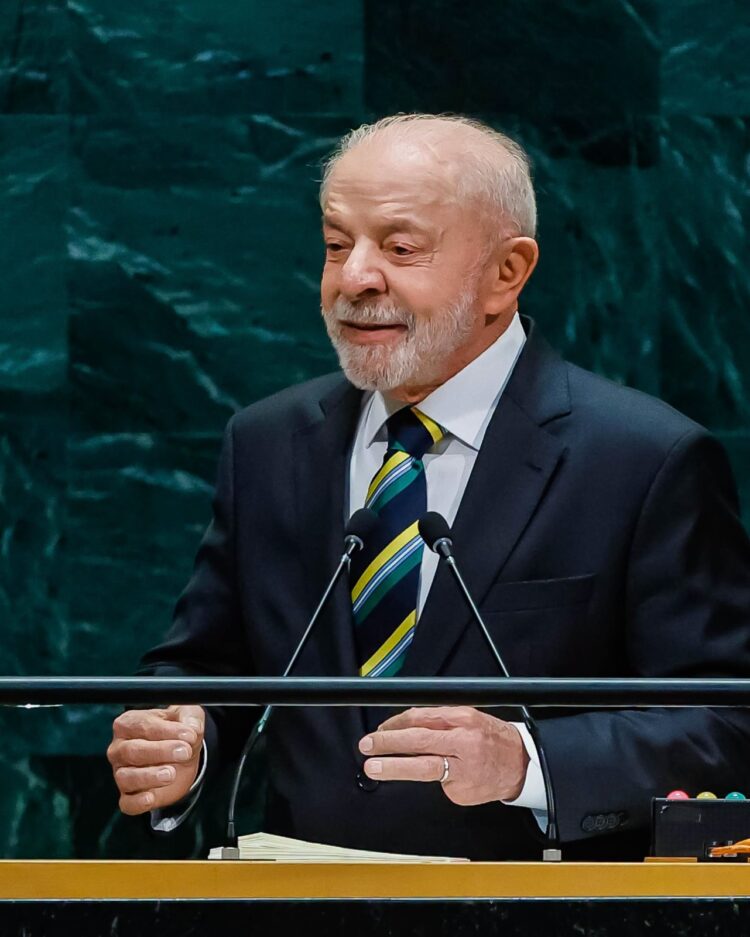 Lula completa 81 anos dois dias após ser reeleito; saiba por que o presidente tem duas datas de aniversário