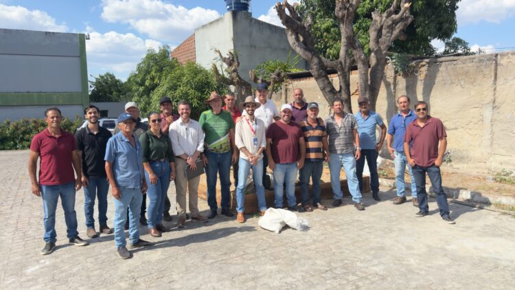 Arcoverde reúne produtores rurais em palestra sobre palma forrageira com especialista nacional